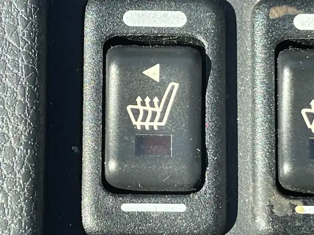 トヨタ ８６ GT リミテッド ブラックPKG 岡山県 2018(平30)年 8.7万km アズライトブルー 登録時走行距離86635km/社外ナビ（AM/FM/CD/DVD/BT）/バックカメラ/RAYS18インチアルミホイール/BLITZマフラー/TOM’Sエアロパーツ/純正bremboレッドキャリパー/アルカンターラシート/クルーズコントロール/LEDヘッドライト/LEDフォグランプ/スマートキー/プッシュスタート/シートヒーター/電格ミラー