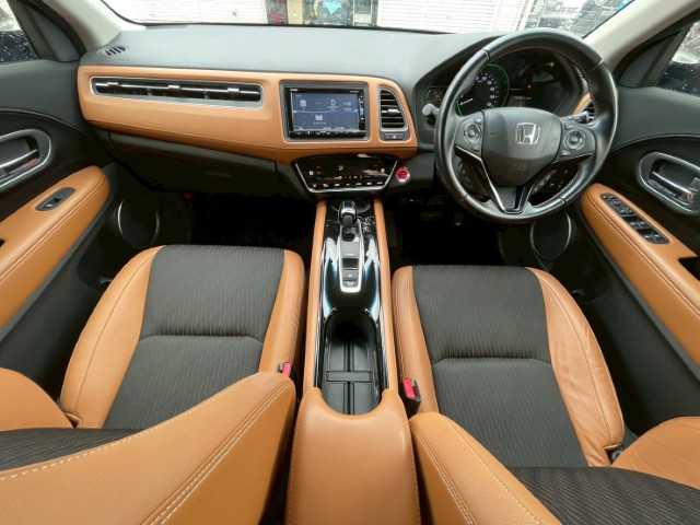 ホンダ ヴェゼル ハイブリッド Z ホンダセンシング 岩手県 2018(平30)年 5.9万km オーロラアメジストメタリック AIS検査済み/【2510036918】/4WD/ホンダセンシング/純正ギャザズSDナビ/フルセグTV/Bluetooth接続/DVD/バックカメラ/レーダークルコン/ハーフレザーシート/前席シートヒーター/ETC/USB入力端子/トラクションコントロール/レーンキープアシスト/パドルシフト/スマートキー