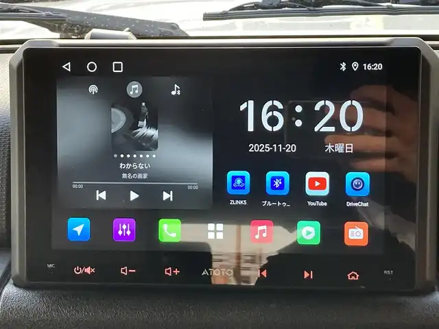 スズキ ジムニー ノマド FC 愛知県 2025(令7)年 0.1万km アークティックホワイトパール ワンオーナー/ディスプレイオーディオ/（Bluetooth、AppleCarPlay、AndroidAuto)/バックカメラ/デジタルインナーミラー/（ドライブレコーダー機能付き）/4WD/アイドリングストップ/横滑り防止装置/レーンキープアシスト/衝突被害軽減システム/追従式クルーズコントロール/シートヒータ/ウィンカーミラー/背面タイヤ/革調シートカバー/プッシュスタート/スマートキー/スペアキー/フロアマット