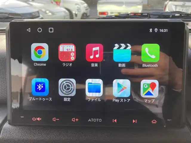 スズキ ジムニー ノマド FC 愛知県 2025(令7)年 0.1万km アークティックホワイトパール ワンオーナー/ディスプレイオーディオ/（Bluetooth、AppleCarPlay、AndroidAuto)/バックカメラ/デジタルインナーミラー/（ドライブレコーダー機能付き）/4WD/アイドリングストップ/横滑り防止装置/レーンキープアシスト/衝突被害軽減システム/追従式クルーズコントロール/シートヒータ/ウィンカーミラー/背面タイヤ/革調シートカバー/プッシュスタート/スマートキー/スペアキー/フロアマット