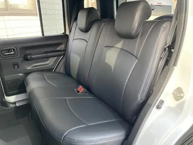 スズキ ジムニー ノマド FC 愛知県 2025(令7)年 0.1万km アークティックホワイトパール ワンオーナー/ディスプレイオーディオ/（Bluetooth、AppleCarPlay、AndroidAuto)/バックカメラ/デジタルインナーミラー/（ドライブレコーダー機能付き）/4WD/アイドリングストップ/横滑り防止装置/レーンキープアシスト/衝突被害軽減システム/追従式クルーズコントロール/シートヒータ/ウィンカーミラー/背面タイヤ/革調シートカバー/プッシュスタート/スマートキー/スペアキー/フロアマット