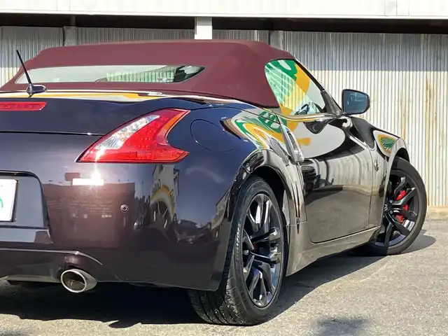 日産 フェアレディ Ｚ ロードスター バージョンST 三重県 2014(平26)年 11.3万km プレミアムディープマルーン ♪ワンオーナー/♪BOSEサウンド/インテリキー×2/プッシュスタート/純正HDDナビ/・DTV・CD録音/・DVD再生/・Bluetoothオーディオ/・バックカメラ/コーナーセンサー/ドライブレコーダー/ハーフレザーシート/D/N席パワーシート/D/N席エアシート/D/N席シートヒーター/純正18インチAW/HIDヘッドライト/リアフォグライト /オートライト/電格ミラー/革巻ステアリング/ステアリングスイッチ/パドルシフト/ビルトインETC/フロアマット