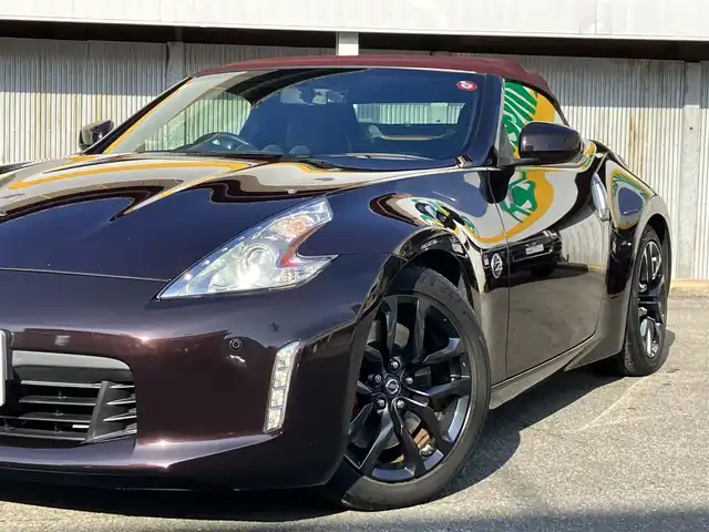 日産 フェアレディ Ｚ ロードスター バージョンST 三重県 2014(平26)年 11.3万km プレミアムディープマルーン ♪ワンオーナー/♪BOSEサウンド/インテリキー×2/プッシュスタート/純正HDDナビ/・DTV・CD録音/・DVD再生/・Bluetoothオーディオ/・バックカメラ/コーナーセンサー/ドライブレコーダー/ハーフレザーシート/D/N席パワーシート/D/N席エアシート/D/N席シートヒーター/純正18インチAW/HIDヘッドライト/リアフォグライト /オートライト/電格ミラー/革巻ステアリング/ステアリングスイッチ/パドルシフト/ビルトインETC/フロアマット