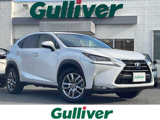 レクサス ＮＸ 300h Iパッケージ 三重県 2016(平28)年 5.4万km ソニッククォーツ メーカーオプション/・クリアランスソナー/バックソナー/・プリクラッシュセーフティシステム/・レーダークルーズコントロール/・レーンディパーチャーアラート/・オートマチックハイビーム/・カラーヘッドアップディスプレイ/・パワーバックドア/・225/60R18インチ純正AW/・ムーンルーフ/純正SDナビ/フルセグTV/【CD/DVD/BD/SD/Bluetooth/USB/AUX】/サイド/バックカメラ/ビルトインETC/パドルシフト/L tex(合皮)シート/D/N席パワーシート/D/N席シートヒーター/ステアリングヒーター/オートライト/角型三眼LEDヘッドランプ/LEDデイライト/LEDフロントフォグランプ/プッシュスタート/スマートキー/スペアキー/カードキー/純正フロアマット