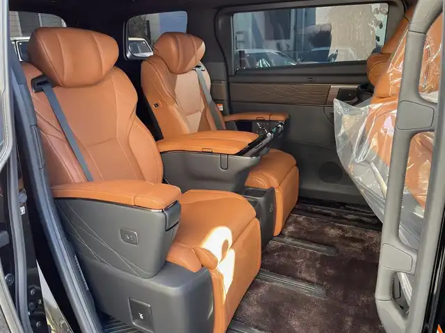 トヨタ ヴェルファイア ハイブリット エグゼクティブ ラウンジ 神奈川県 2024(令6)年 0.1千km ブラック ワンオーナー/左右独立ムーンルーフ/茶革シート/純正メモリーナビ・地デジTV/リヤエンターテイメント/JBLサウンド/全方位カメラ/純正USB/BT/Miracast/ビルトインETC2.0/デジタルインナーミラー/HUD/ユニバーサルステップ/トヨタチームメイト/両側パワースライドドア/パワーバックドア/純正19インチAW/LEDライト/LEDフォグ/トヨタセーフティセンス/レーダークルーズコントロール/PCS/LDA/BSM/CTA/PKSB/RSA/コーナーセンサー/オートハイビーム/AC100V/ワイヤレス充電/前後ドライブレコーダー/プッシュスタート/スマートキー×2/R7年ディーラー整備記録/保証書・ユーザーガイドあり