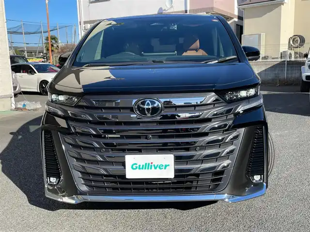 トヨタ ヴェルファイア ハイブリット エグゼクティブ ラウンジ 神奈川県 2024(令6)年 0.1千km ブラック ワンオーナー/左右独立ムーンルーフ/茶革シート/純正メモリーナビ・地デジTV/リヤエンターテイメント/JBLサウンド/全方位カメラ/純正USB/BT/Miracast/ビルトインETC2.0/デジタルインナーミラー/HUD/ユニバーサルステップ/トヨタチームメイト/両側パワースライドドア/パワーバックドア/純正19インチAW/LEDライト/LEDフォグ/トヨタセーフティセンス/レーダークルーズコントロール/PCS/LDA/BSM/CTA/PKSB/RSA/コーナーセンサー/オートハイビーム/AC100V/ワイヤレス充電/前後ドライブレコーダー/プッシュスタート/スマートキー×2/R7年ディーラー整備記録/保証書・ユーザーガイドあり