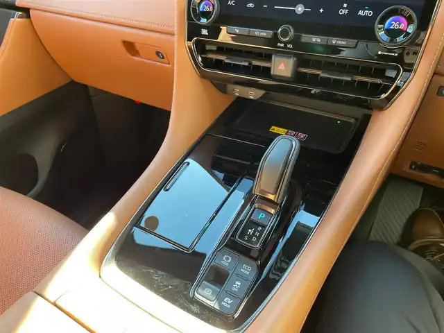 トヨタ ヴェルファイア ハイブリット エグゼクティブ ラウンジ 神奈川県 2024(令6)年 0.1千km ブラック ワンオーナー/左右独立ムーンルーフ/茶革シート/純正メモリーナビ・地デジTV/リヤエンターテイメント/JBLサウンド/全方位カメラ/純正USB/BT/Miracast/ビルトインETC2.0/デジタルインナーミラー/HUD/ユニバーサルステップ/トヨタチームメイト/両側パワースライドドア/パワーバックドア/純正19インチAW/LEDライト/LEDフォグ/トヨタセーフティセンス/レーダークルーズコントロール/PCS/LDA/BSM/CTA/PKSB/RSA/コーナーセンサー/オートハイビーム/AC100V/ワイヤレス充電/前後ドライブレコーダー/プッシュスタート/スマートキー×2/R7年ディーラー整備記録/保証書・ユーザーガイドあり