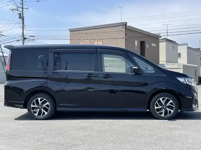 ホンダ ステップワゴン スパーダ ホンダセンシング 道央・札幌 2020(令2)年 8万km プレミアムスパークルブラックパール ４WD/純正ディーラーOPナビ/CD/DVD/BT/フルセグ/ホンダセンシング/衝突被害軽減ブレーキ/横滑り防止装置/アダプティブクルーズコントロール/レーンキープアシスト/バックカメラ/ビルトインETC2.0/アイドリングストップ/ECONモード/ワイパーデアイサー/両側パワースライドドア/革巻きステアリング/ステアリングリモコン/パドルシフト/プッシュスタート/スマートキー/LEDヘッドライト/オートライト/フォグランプ/電動格納ミラー/ウィンカーミラー/純正フロアマット/ドアバイザー