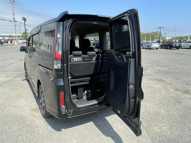 ホンダ ステップワゴン スパーダ ホンダセンシング 道央・札幌 2020(令2)年 8万km プレミアムスパークルブラックパール ４WD/純正ディーラーOPナビ/CD/DVD/BT/フルセグ/ホンダセンシング/衝突被害軽減ブレーキ/横滑り防止装置/アダプティブクルーズコントロール/レーンキープアシスト/バックカメラ/ビルトインETC2.0/アイドリングストップ/ECONモード/ワイパーデアイサー/両側パワースライドドア/革巻きステアリング/ステアリングリモコン/パドルシフト/プッシュスタート/スマートキー/LEDヘッドライト/オートライト/フォグランプ/電動格納ミラー/ウィンカーミラー/純正フロアマット/ドアバイザー