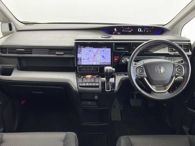 ホンダ ステップワゴン スパーダ ホンダセンシング 千葉県 2019(令1)年 6.1万km プラチナホワイトパール ホンダセンシング/　・衝突軽減ブレーキ〈CMBS〉/　・誤発進抑制機能/　・歩行者事故低減ステアリング/　・路外逸脱抑制機能/　・アダプティブ・クルーズ・コントロール/　・車線維持支援システム/　・先行車発進お知らせ機能/　・標識認識機能/純正フリップダウンモニター/純正9インチメモリナビ/　CD/DVD/BT/フルセグTV/ビルトインETC/バックカメラ/パドルシフト/LEDヘッドライト/純正16インチアルミホイール