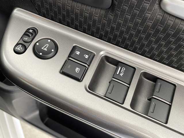 ホンダ ステップワゴン スパーダ ホンダセンシング 千葉県 2019(令1)年 6.1万km プラチナホワイトパール ホンダセンシング/　・衝突軽減ブレーキ〈CMBS〉/　・誤発進抑制機能/　・歩行者事故低減ステアリング/　・路外逸脱抑制機能/　・アダプティブ・クルーズ・コントロール/　・車線維持支援システム/　・先行車発進お知らせ機能/　・標識認識機能/純正フリップダウンモニター/純正9インチメモリナビ/　CD/DVD/BT/フルセグTV/ビルトインETC/バックカメラ/パドルシフト/LEDヘッドライト/純正16インチアルミホイール