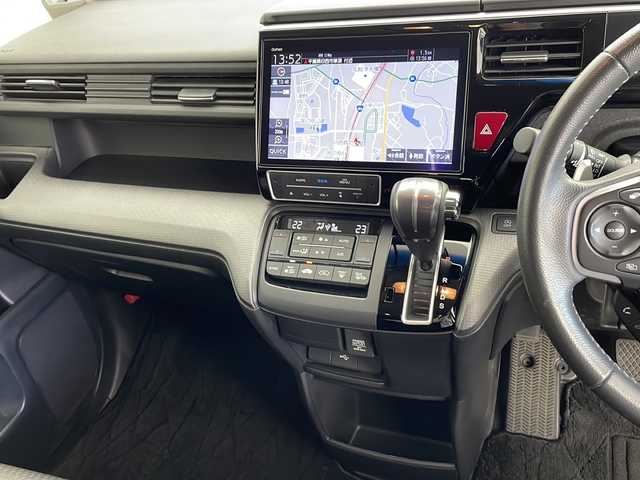 ホンダ ステップワゴン スパーダ ホンダセンシング 千葉県 2019(令1)年 6.1万km プラチナホワイトパール ホンダセンシング/　・衝突軽減ブレーキ〈CMBS〉/　・誤発進抑制機能/　・歩行者事故低減ステアリング/　・路外逸脱抑制機能/　・アダプティブ・クルーズ・コントロール/　・車線維持支援システム/　・先行車発進お知らせ機能/　・標識認識機能/純正フリップダウンモニター/純正9インチメモリナビ/　CD/DVD/BT/フルセグTV/ビルトインETC/バックカメラ/パドルシフト/LEDヘッドライト/純正16インチアルミホイール
