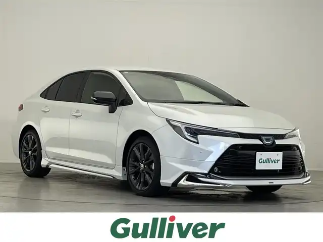 トヨタ カローラ ハイブリット ダブルバイビー 滋賀県 2024(令6)年 1.3万km プラチナホワイトパールマイカ 禁煙車/純正８インチナビ/（Bluetooth・フルセグTV・USB・Miracast)/バックカメラ/トヨタセーフティセンス/-プリクラッシュセーフティ/-レーダークルーズコントロール/-レーントレーシングアシスト/-レーンディパーチャーアラート/-オートマチックハイビーム/-ロードサインアシスト/コーナーセンサー/ビルトインETC2.0/革巻きステアリング/ステアリングスイッチ/ステアリングヒーター/充電用USB端子/電動パーキングスイッチ/LEDヘッドライト/スマートキー/プッシュスタート