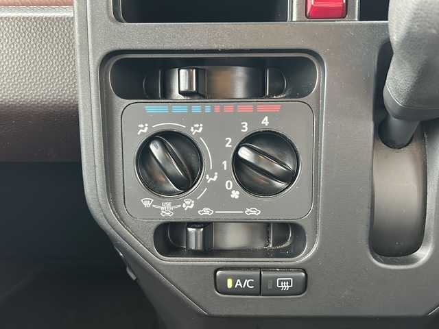 トヨタ タンク X S 石川県 2017(平29)年 4.2万km ブライトシルバーM 純正SDナビゲーション/【CD・DVD・Bluetooth・ワンセグTV】/型番：NSCD-W66/衝突軽減ブレーキ/片側パワースライド/バックカメラ/プッシュスタート/・スマートキー/横滑り防止機能/アイドリングストップ/ステアリングスイッチ/オートライト/夏タイヤ車載　165/65R14/スぺアキー1本/取扱説明書/新車時保証書