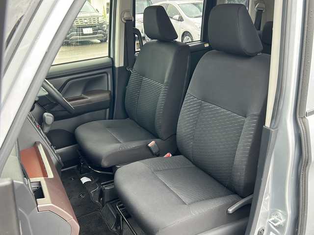 トヨタ タンク X S 石川県 2017(平29)年 4.2万km ブライトシルバーM 純正SDナビゲーション/【CD・DVD・Bluetooth・ワンセグTV】/型番：NSCD-W66/衝突軽減ブレーキ/片側パワースライド/バックカメラ/プッシュスタート/・スマートキー/横滑り防止機能/アイドリングストップ/ステアリングスイッチ/オートライト/夏タイヤ車載　165/65R14/スぺアキー1本/取扱説明書/新車時保証書