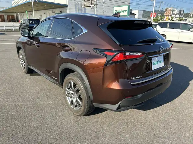 レクサス ＮＸ 300h バージョンL 岡山県 2017(平29)年 7.5万km アンバークリスタルシャイン 登録時走行距離74167km/純正ナビ/フルセグTV(AM.FM.CD.DVD.TV.BT)/全方位カメラ/ETC2.0/ブラインドスポットモニター/ドライブレコーダー/シートヒーター/エアシート/ステアリングヒーター/クリアランスソナー/衝突軽減ブレーキ/横滑り防止装置/レーダークルーズコントロール/レーンキープアシスト/オートライト/オートマチックハイビーム/アイドリングストップ/電動リアゲート/18インチ純正AW/純正フロアマット/レザーシート/全席パワーシート