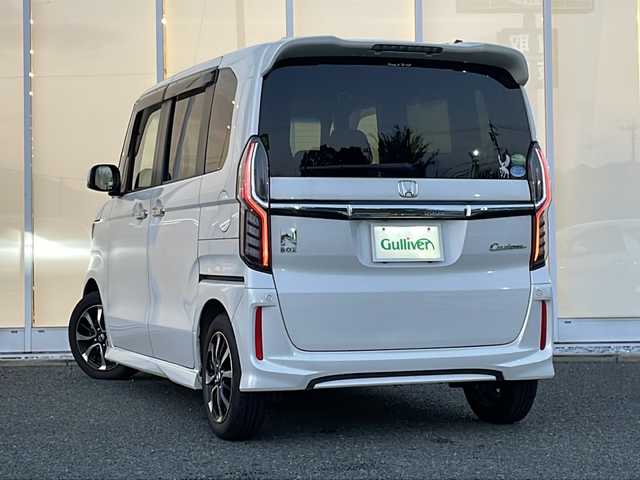ホンダ Ｎ ＢＯＸ カスタム G L ホンダセンシング 福岡県 2019(令1)年 3.2万km プラチナホワイトパール 社外7型ナビ/（Bカメラ、TV、Bluetooth、CD、AM、FM） /片側パワースライドドア/純正ETC /純正アルミ /レーダークルーズコントロール /プリクラッシュ /車線逸脱警報 /横滑り防止装置 /アイドリングストップ /純正マット /後席サンシェード /ISOFIX /ドアバイザー/プッシュスタート/スマートキー/LEDヘッドライト/電格ミラー/フォグランプ/充電用USBソケット