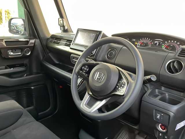 ホンダ Ｎ ＢＯＸ カスタム G L ホンダセンシング 福岡県 2019(令1)年 3.2万km プラチナホワイトパール 社外7型ナビ/（Bカメラ、TV、Bluetooth、CD、AM、FM） /片側パワースライドドア/純正ETC /純正アルミ /レーダークルーズコントロール /プリクラッシュ /車線逸脱警報 /横滑り防止装置 /アイドリングストップ /純正マット /後席サンシェード /ISOFIX /ドアバイザー/プッシュスタート/スマートキー/LEDヘッドライト/電格ミラー/フォグランプ/充電用USBソケット
