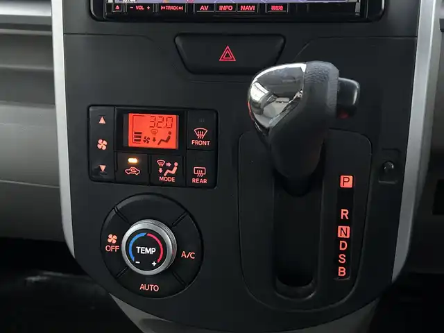 ダイハツ タント X SA 広島県 2015(平27)年 7.9万km コットンアイボリー １オーナー/MITSUBISHIナビ　　　NR-MZ40/　「フルセグ/CD/DVD/AUX/AM/FM」/バックカメラ/衝突軽減ブレーキシステム/パワースライドドア/ＥＴC/ヘッドライトレベライザー/横滑り防止装置/純正フロアマット/スペアキー/ステアリングスイッチ/プッシュスタート/スマートキー/保証書/取扱説明書