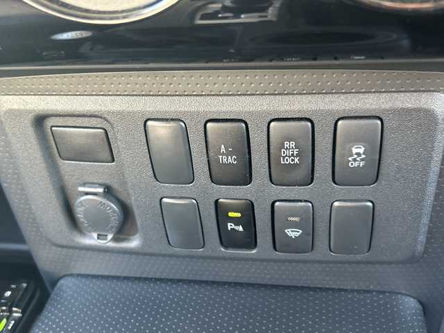 トヨタ ＦＪクルーザー ファイナルエディション 石川県 2017(平29)年 5.4万km ベージュ 社外ＳＤナビ/フルセグ/Bluetooth/DVD再生/４ＷＤ/デフロック/革調シートカバー/社外アルミホイール/革巻きステアリング/バックカメラ/ＬＥＤヘッドライト/クルーズコントロール/コーナーセンサー/ルーフラック/背面タイヤ/スペアキー有