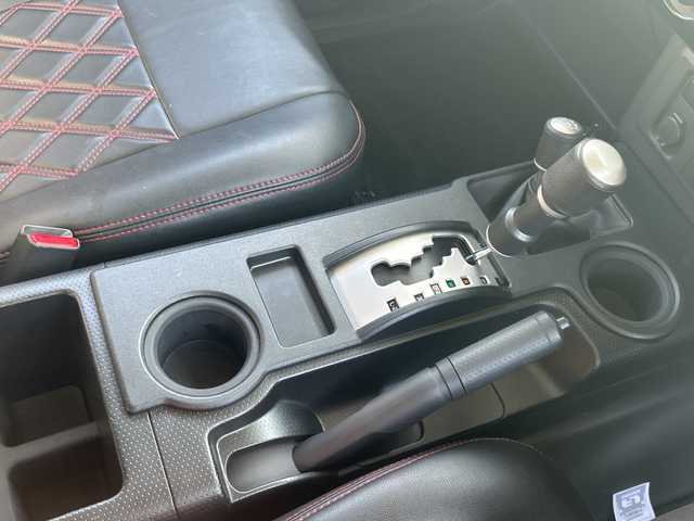 トヨタ ＦＪクルーザー ファイナルエディション 石川県 2017(平29)年 5.4万km ベージュ 社外ＳＤナビ/フルセグ/Bluetooth/DVD再生/４ＷＤ/デフロック/革調シートカバー/社外アルミホイール/革巻きステアリング/バックカメラ/ＬＥＤヘッドライト/クルーズコントロール/コーナーセンサー/ルーフラック/背面タイヤ/スペアキー有