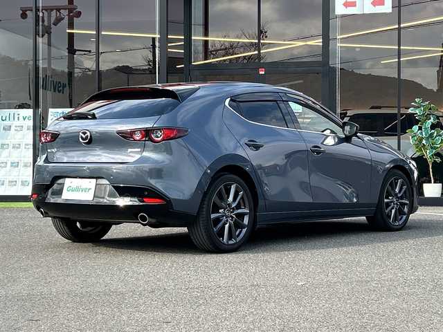 マツダ マツダ３ファストバック XD Lパッケージ 大阪府 2019(令1)年 7.6万km ポリメタルグレーM ＢＯＳＥ　衝突軽減　全方位カメラ　レーダークルーズコントロール　フルセグＴＶ　ＣＤ　ＤＶＤ　ＨＤＭＩ　Ｂｌｕｅｔｏｏｔｈ　ＨＵＤ　ＢＳＭ　置くだけ充電　レザーシート　パワーシート　シートヒーター　ハンドルヒーター　ドラレコ　ＥＴＣ　純正フロアマット　純正ホイール　スマートキー