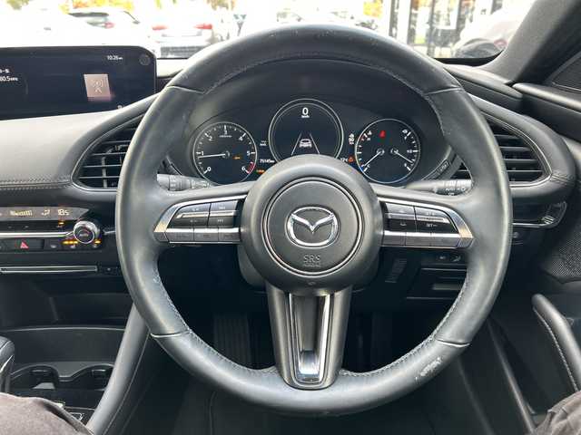 マツダ マツダ３ファストバック XD Lパッケージ 大阪府 2019(令1)年 7.6万km ポリメタルグレーM ＢＯＳＥ　衝突軽減　全方位カメラ　レーダークルーズコントロール　フルセグＴＶ　ＣＤ　ＤＶＤ　ＨＤＭＩ　Ｂｌｕｅｔｏｏｔｈ　ＨＵＤ　ＢＳＭ　置くだけ充電　レザーシート　パワーシート　シートヒーター　ハンドルヒーター　ドラレコ　ＥＴＣ　純正フロアマット　純正ホイール　スマートキー