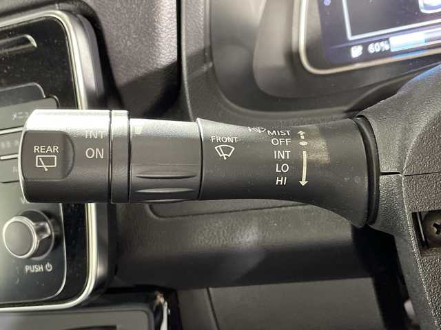 日産 リーフ G 沖縄県 2018(平30)年 5万km ブリリアントホワイトパール/スーパーブラック 2トーン 県外仕入れ　/純正ナビ　/（フルセグＴＶ　ＣＤ　ＤＶＤ　Ｂｌｕｅｔｏｏｔｈ）　/プロパイロット　/アラウンドビューモニター　/デジタルインナーミラー　/純正アルミホイール　/シートヒーター　/ＬＥＤヘッドライト/ステアリングスイッチ/エマージェンシーブレーキ/車線逸脱警報機能/ブラインドスポットモニター/カーテンエアバック