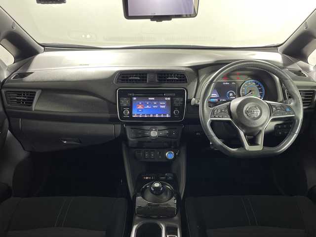 日産 リーフ G 沖縄県 2018(平30)年 5万km ブリリアントホワイトパール/スーパーブラック 2トーン 県外仕入れ　/純正ナビ　/（フルセグＴＶ　ＣＤ　ＤＶＤ　Ｂｌｕｅｔｏｏｔｈ）　/プロパイロット　/アラウンドビューモニター　/デジタルインナーミラー　/純正アルミホイール　/シートヒーター　/ＬＥＤヘッドライト/ステアリングスイッチ/エマージェンシーブレーキ/車線逸脱警報機能/ブラインドスポットモニター/カーテンエアバック