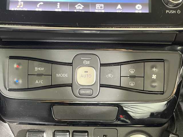 日産 リーフ G 沖縄県 2018(平30)年 5万km ブリリアントホワイトパール/スーパーブラック 2トーン 県外仕入れ　/純正ナビ　/（フルセグＴＶ　ＣＤ　ＤＶＤ　Ｂｌｕｅｔｏｏｔｈ）　/プロパイロット　/アラウンドビューモニター　/デジタルインナーミラー　/純正アルミホイール　/シートヒーター　/ＬＥＤヘッドライト/ステアリングスイッチ/エマージェンシーブレーキ/車線逸脱警報機能/ブラインドスポットモニター/カーテンエアバック