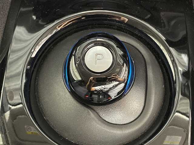 日産 リーフ G 沖縄県 2018(平30)年 5万km ブリリアントホワイトパール/スーパーブラック 2トーン 県外仕入れ　/純正ナビ　/（フルセグＴＶ　ＣＤ　ＤＶＤ　Ｂｌｕｅｔｏｏｔｈ）　/プロパイロット　/アラウンドビューモニター　/デジタルインナーミラー　/純正アルミホイール　/シートヒーター　/ＬＥＤヘッドライト/ステアリングスイッチ/エマージェンシーブレーキ/車線逸脱警報機能/ブラインドスポットモニター/カーテンエアバック