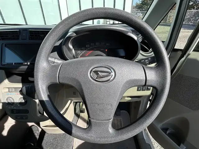 ダイハツ ムーヴ L スマートセレクション SA 大阪府 2014(平26)年 5万km パールホワイトⅢ 社外ナビ　/   フルセグＴＶ/Ｂｌｕｅｔｏｏｔｈ　/バックモニター　/横滑り防止装置　/アイドリングストップ　/ヘッドライトレベライザー　/リモコンキー　/ハロゲンライト　/取扱説明書　/記録簿