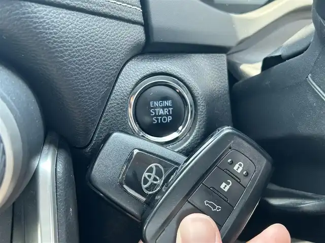 トヨタ ＲＡＶ４ G 愛知県 2020(令2)年 8.8万km ホワイトパールクリスタルシャイン 純正ナビ/BT/CD/DVD/フルセグTV/ETC/バックカメラ/レーダークルーズコントロール/ドライブレコーダー/パワーバックドア/黒レザーシート/シートヒーター/ステアリングヒーター/前後コーナーセンサー/TSS/LTA/PCS/RCTA/RKSB/RSA/BSM/オートハイビーム