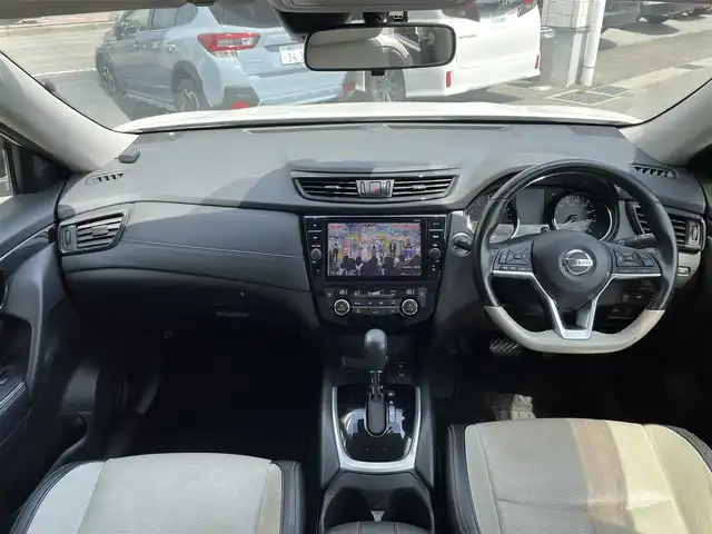 日産 エクストレイル モードプレミア ハイコントラストインテリア 愛知県 2017(平29)年 8万km ブリリアントホワイトパール 純正9インチナビ（MM517D-L）/CD/DVD/BT/SD/USB/HDMI/フルセグTV/バックアカメラ/ナビ連動ドラレコ/ベージュ革シート/前席シートヒーター/プロパイロット/電動バックドア/純正フリップダウンモニター/電動パーキングブレーキ/純正フロアマット/純正ドアバイザー/ルーフレール/スマートキー×2