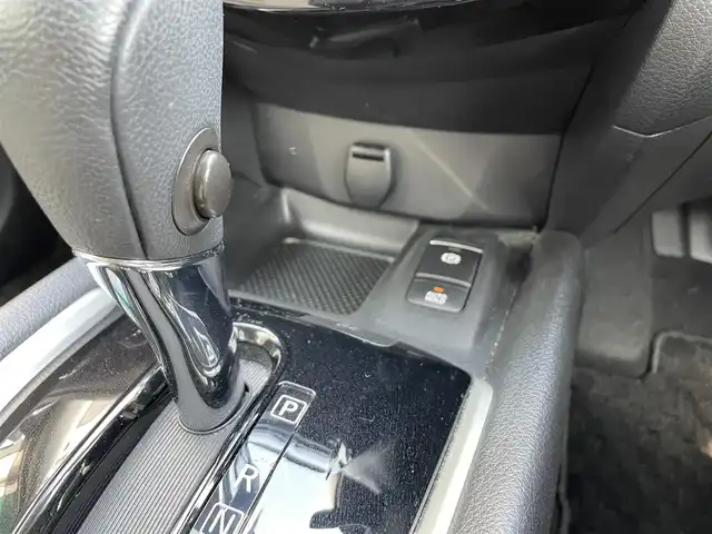 日産 エクストレイル モードプレミア ハイコントラストインテリア 愛知県 2017(平29)年 8万km ブリリアントホワイトパール 純正9インチナビ（MM517D-L）/CD/DVD/BT/SD/USB/HDMI/フルセグTV/バックアカメラ/ナビ連動ドラレコ/ベージュ革シート/前席シートヒーター/プロパイロット/電動バックドア/純正フリップダウンモニター/電動パーキングブレーキ/純正フロアマット/純正ドアバイザー/ルーフレール/スマートキー×2