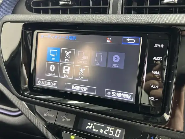 トヨタ アクア S 大阪府 2015(平27)年 3.5万km ブラックマイカ 純正ナビ(フルセグ/DVD再生/Bluetooth) バックカメラ ETC スマートキー プッシュスタート オートライト オートエアコン ヘッドライトレベライザー 禁煙車