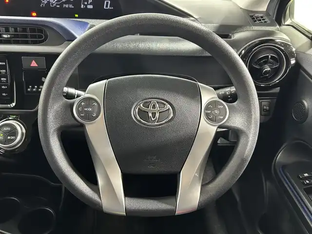 トヨタ アクア S 大阪府 2015(平27)年 3.5万km ブラックマイカ 純正ナビ(フルセグ/DVD再生/Bluetooth) バックカメラ ETC スマートキー プッシュスタート オートライト オートエアコン ヘッドライトレベライザー 禁煙車