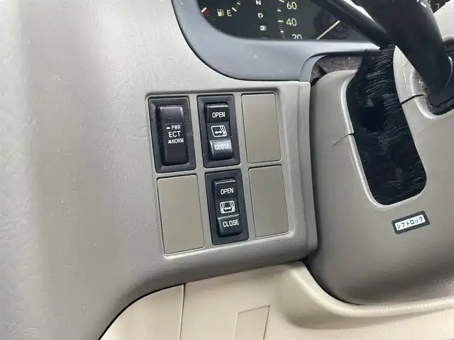 トヨタ グランド ハイエース G Xエディション 長野県 2000(平12)年 3.7万km ベージュ 社外ナビ（FM/AM、CD、DVD、BT、USB）/バックカメラ/ワンセグテレビ/社外ETC/サンルーフ/ダブルエアバック/純正フロアマット/三列目シート/ハロゲンヘッドライト/ABS/社外１５AW/電動カーテン