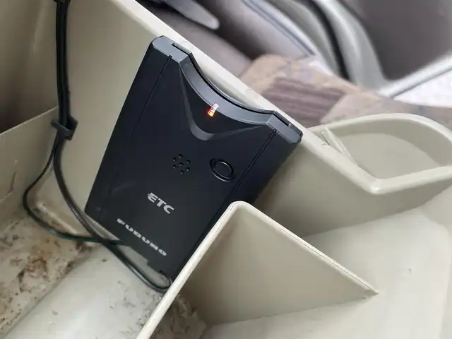 トヨタ グランド ハイエース G Xエディション 長野県 2000(平12)年 3.7万km ベージュ 社外ナビ（FM/AM、CD、DVD、BT、USB）/バックカメラ/ワンセグテレビ/社外ETC/サンルーフ/ダブルエアバック/純正フロアマット/三列目シート/ハロゲンヘッドライト/ABS/社外１５AW/電動カーテン