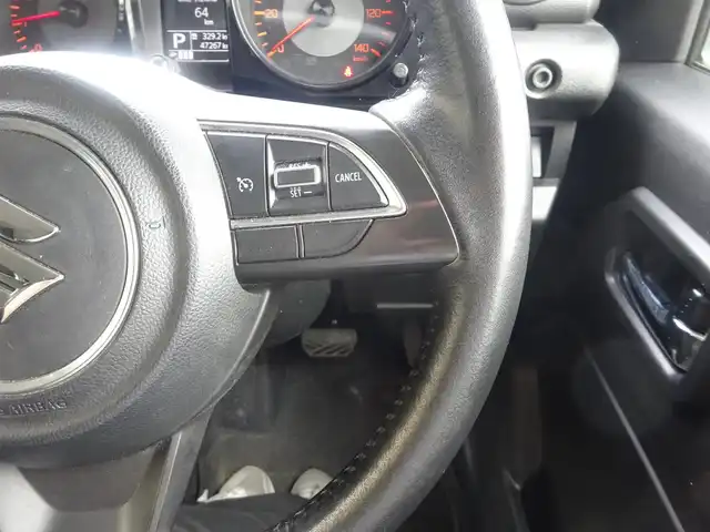 スズキ ジムニー XC 静岡県 2021(令3)年 4.8万km ピュアホワイトP ワンオーナー/禁煙車/クルーズコントロール/純正ラバーマット/ルーフキャリア/前席シートヒーター/KENWOOD CDオーディオ/ステアリングリモコン/セーフティサポート/・デュアルセンサーブレーキサポート/・誤発進抑制機能/・車線逸脱警報機能/・ふらつき警報機能/・先行車発進お知らせ機能/・標識認識機能/・ハイビームアシスト/LEDヘッドライト/オートライト/プッシュスタート・スマートキー/保証書・取扱説明書