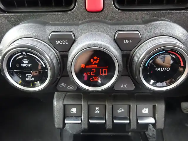 スズキ ジムニー XC 静岡県 2021(令3)年 4.8万km ピュアホワイトP ワンオーナー/禁煙車/クルーズコントロール/純正ラバーマット/ルーフキャリア/前席シートヒーター/KENWOOD CDオーディオ/ステアリングリモコン/セーフティサポート/・デュアルセンサーブレーキサポート/・誤発進抑制機能/・車線逸脱警報機能/・ふらつき警報機能/・先行車発進お知らせ機能/・標識認識機能/・ハイビームアシスト/LEDヘッドライト/オートライト/プッシュスタート・スマートキー/保証書・取扱説明書