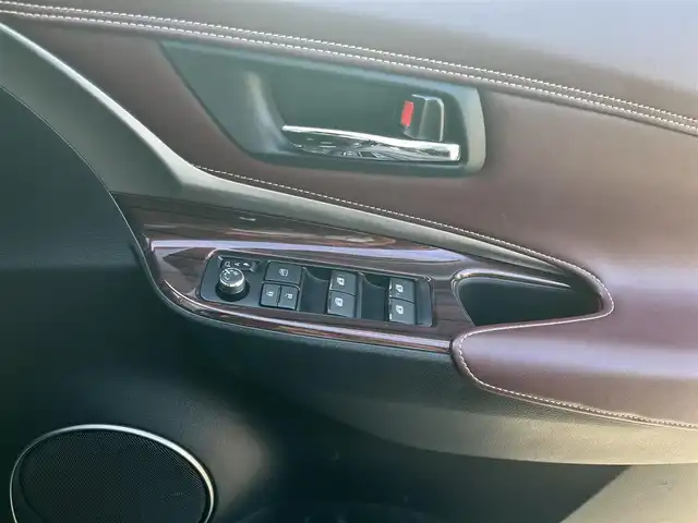 トヨタ ハリアー プレミアム 滋賀県 2014(平26)年 8.9万km スパークリングブラックパールクリスタルシャイン 純正8インチナビ/【CD.Bluetooth.フルセグTV】/バックカメラ/衝突軽減ブレーキ/クルーズコントロール/パワーバックドア/JBLサウンド/ETC/オートライト/オートハイビーム/HIDヘッドライト/D席パワーシート/前方ドライブレコーダー（SD欠品）/純正アルミホイール