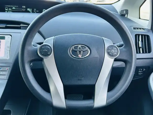 トヨタ プリウス S 岡山県 2012(平24)年 8.8万km ホワイトパールクリスタルシャイン (株)IDOMが運営する【じしゃロン岡山店】の自社ローン対象車両になります。こちらは現金ご利用時の価格です。自社ローンご希望の方は別途その旨お申付け下さい。/＊バックカメラ/＊スマートキー/＊アイドリングストップ/＊プッシュスタート/＊ETC/＊コーナーセンサー/＊社外ナビ