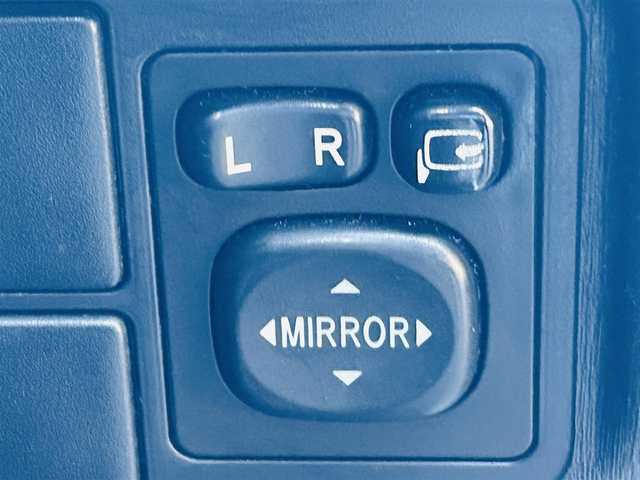 トヨタ プリウス S 岡山県 2012(平24)年 8.8万km ホワイトパールクリスタルシャイン (株)IDOMが運営する【じしゃロン岡山店】の自社ローン対象車両になります。こちらは現金ご利用時の価格です。自社ローンご希望の方は別途その旨お申付け下さい。/＊バックカメラ/＊スマートキー/＊アイドリングストップ/＊プッシュスタート/＊ETC/＊コーナーセンサー/＊社外ナビ