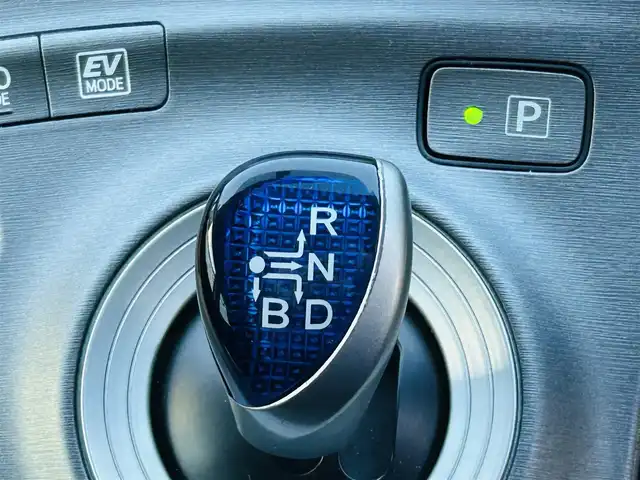 トヨタ プリウス S 岡山県 2012(平24)年 8.8万km ホワイトパールクリスタルシャイン (株)IDOMが運営する【じしゃロン岡山店】の自社ローン対象車両になります。こちらは現金ご利用時の価格です。自社ローンご希望の方は別途その旨お申付け下さい。/＊バックカメラ/＊スマートキー/＊アイドリングストップ/＊プッシュスタート/＊ETC/＊コーナーセンサー/＊社外ナビ