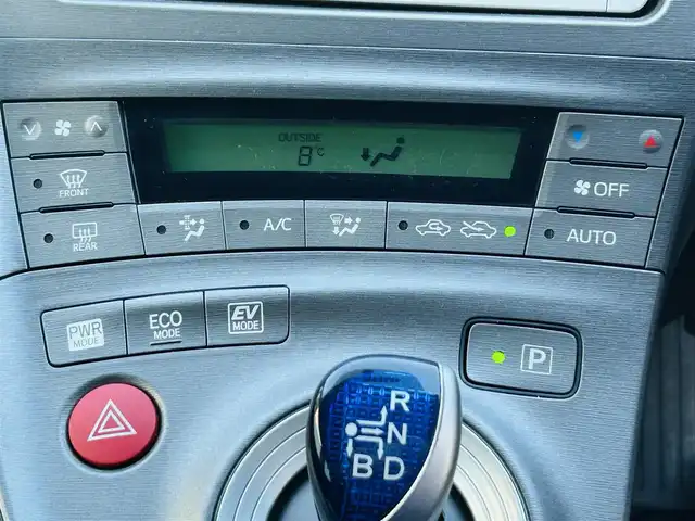 トヨタ プリウス S 岡山県 2012(平24)年 8.8万km ホワイトパールクリスタルシャイン (株)IDOMが運営する【じしゃロン岡山店】の自社ローン対象車両になります。こちらは現金ご利用時の価格です。自社ローンご希望の方は別途その旨お申付け下さい。/＊バックカメラ/＊スマートキー/＊アイドリングストップ/＊プッシュスタート/＊ETC/＊コーナーセンサー/＊社外ナビ