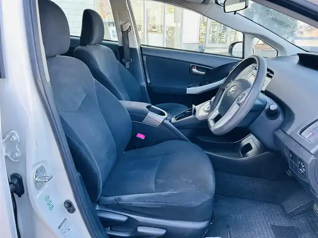 トヨタ プリウス S 岡山県 2012(平24)年 8.8万km ホワイトパールクリスタルシャイン (株)IDOMが運営する【じしゃロン岡山店】の自社ローン対象車両になります。こちらは現金ご利用時の価格です。自社ローンご希望の方は別途その旨お申付け下さい。/＊バックカメラ/＊スマートキー/＊アイドリングストップ/＊プッシュスタート/＊ETC/＊コーナーセンサー/＊社外ナビ