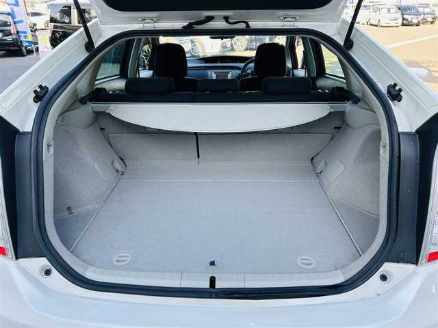 トヨタ プリウス S 岡山県 2012(平24)年 8.8万km ホワイトパールクリスタルシャイン (株)IDOMが運営する【じしゃロン岡山店】の自社ローン対象車両になります。こちらは現金ご利用時の価格です。自社ローンご希望の方は別途その旨お申付け下さい。/＊バックカメラ/＊スマートキー/＊アイドリングストップ/＊プッシュスタート/＊ETC/＊コーナーセンサー/＊社外ナビ