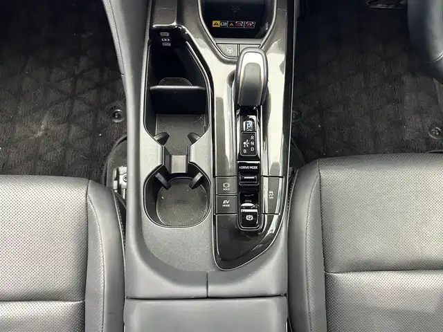 トヨタ クラウン スポーツ Z 鹿児島県 2024(令6)年 1.5万km プレシャスホワイトパール 禁煙車　/純正ナビ機能付きディスプレイオーディオ　/・フルセグＴＶ　/・Ｂｌｕｅｔｏｏｔｈ/・AM/FM/トヨタセーフティ　/デジタルインナーミラー型前後ドラレコ　/ワイヤレス充電器　/ステアリングリモコン/パノラマーフ　/シートメモリ/シートヒーター/シートベンチレーション/ステアリングヒーター　/純正ビルドインＥＴＣ2.0/電動パーキングブレーキ/オートホールド/電格ミラー