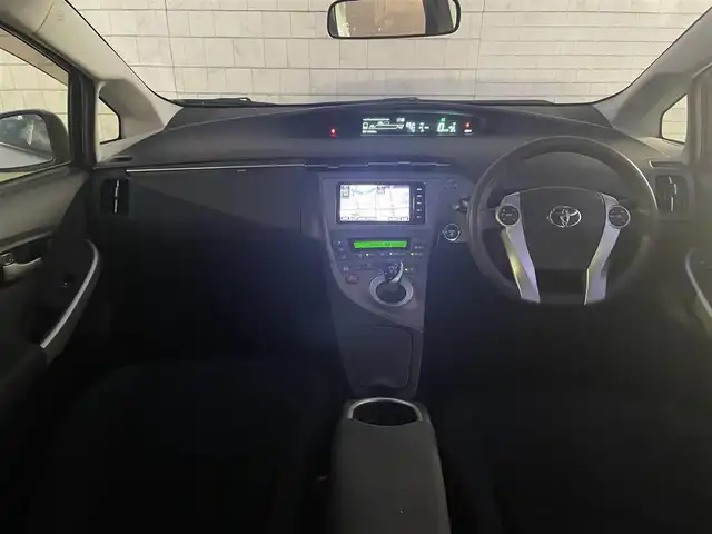 トヨタ プリウス S 群馬県 2015(平27)年 11.7万km シルバーM ワンオーナー/純正SDナビ　NSZT-W64/　(CD DVD Bluetooth SD DS AM FM）/バックカメラ/ビルトインETC/AC100V/HIDヘッドライト/オートライト/アイドリングストップ/電動格納ウィンカーミラー/ステアリングスイッチ/純正フロアマット/純正ドアバイザー/取扱説明書/保証書/スペアキー